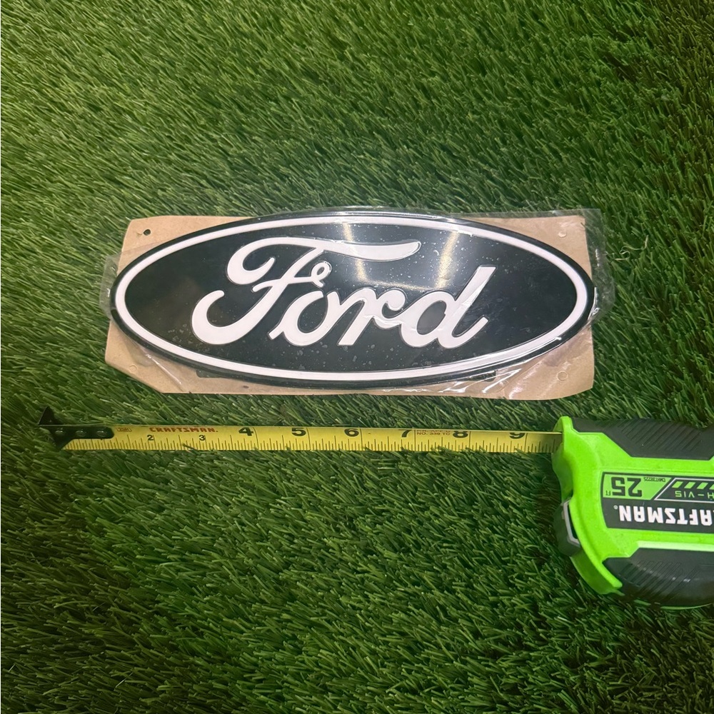 Ford Black & White Oval Logo Wall Décor